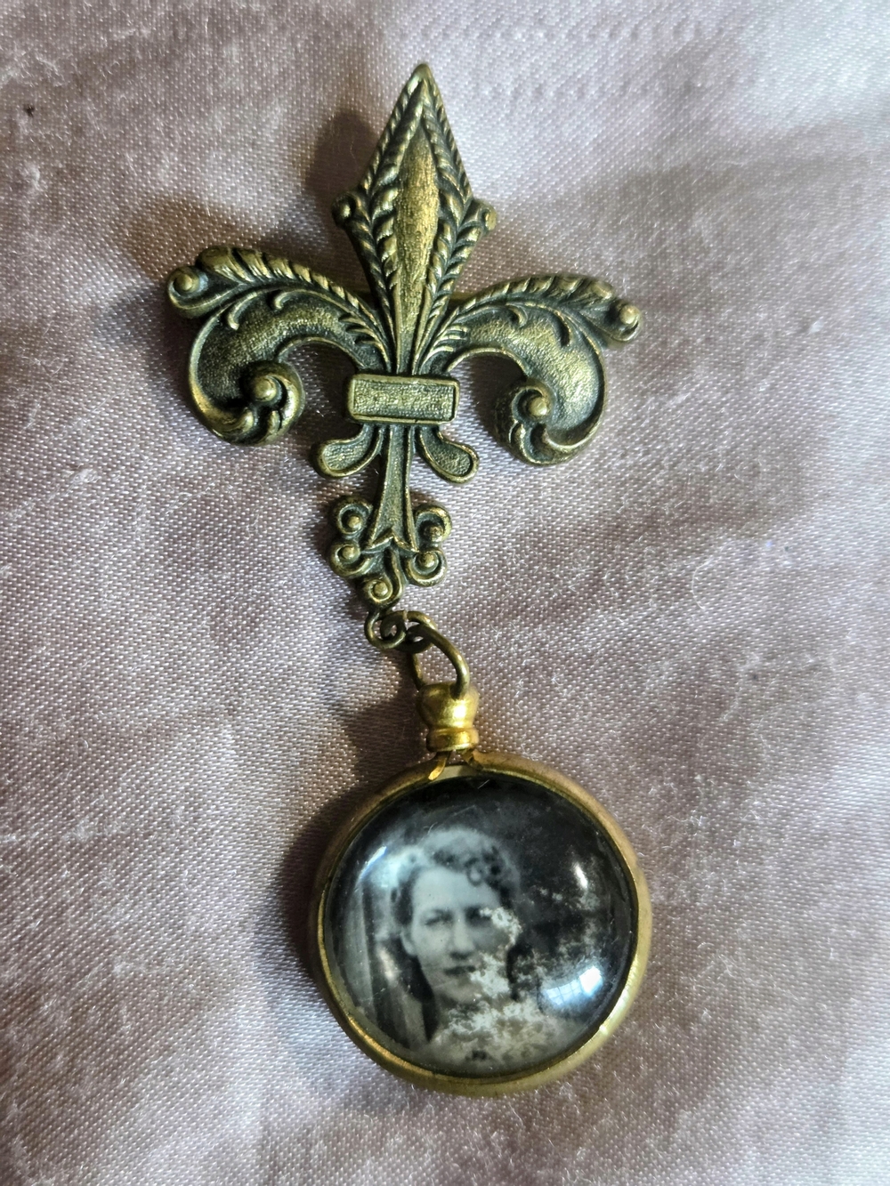 Fleur-de-Lis Brass Photo Pendant Brooch Antique Style Gold Tone